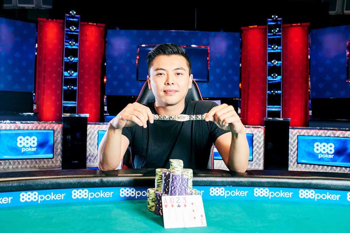Tommy Le after winning the 2017 World Series of Poker $10,000 Pot Limit Omaha Championship. (Photo: PokerPhotoArchives)