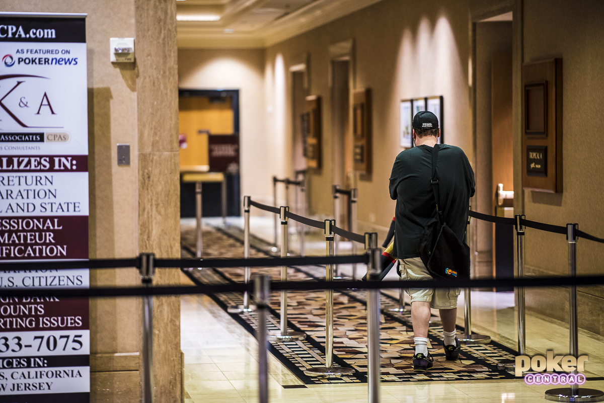 In the first big confrontation of the day we saw Vegas pro Eric Froehlich run his queens into the kings of Alex Lynskey. Froehlich was one of the more experienced players heading into Day 7, so it came to much surprise to see him exit so early. Soon after busting he spent a few minutes decompressing in the hallway, before making that lonely walk to the payout cage, knowing he came up just short of the glory.