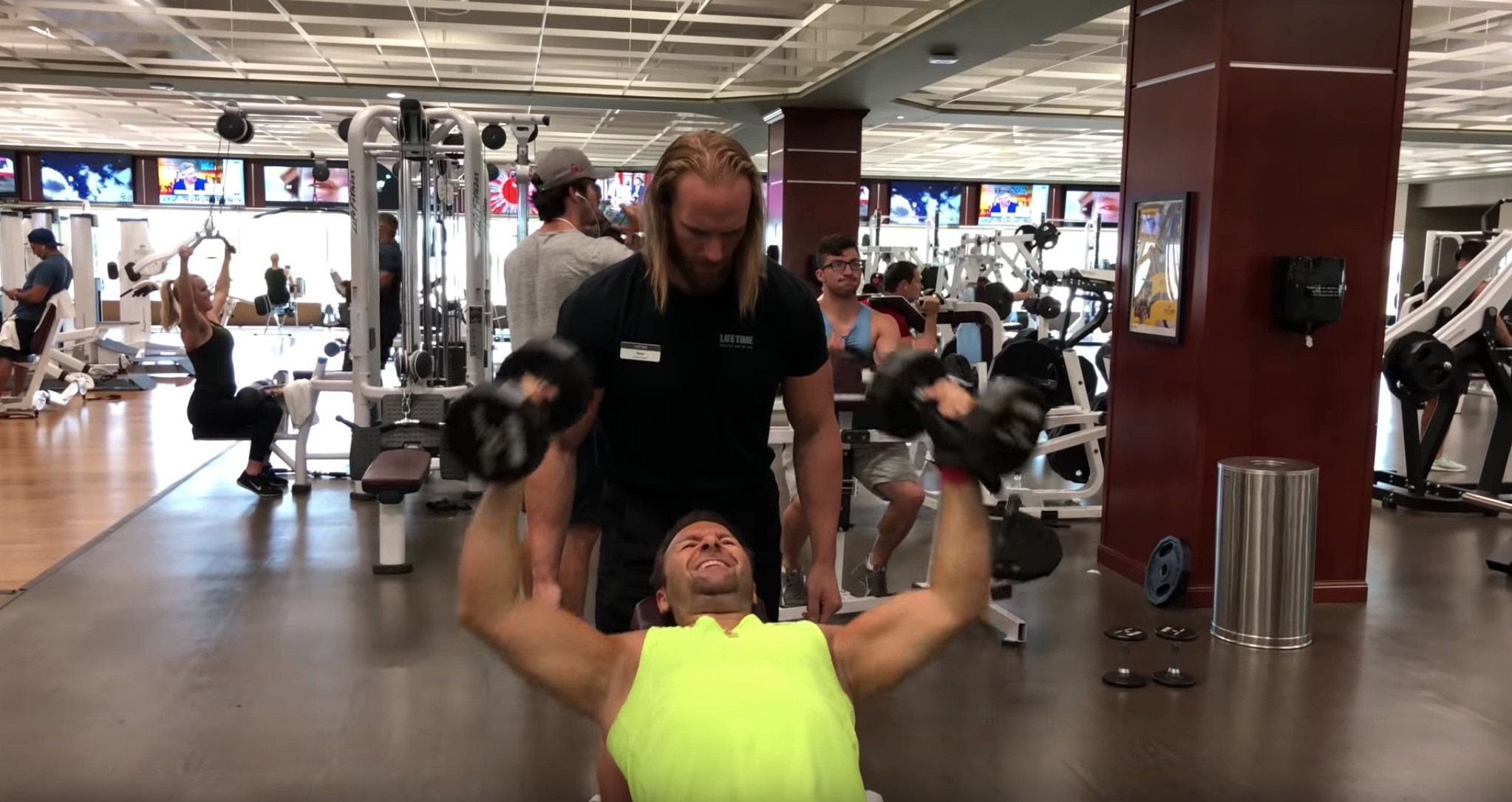Daniel Negreanu hitting the weights hard in his recent vlog to get ready for the upcoming NHL season.