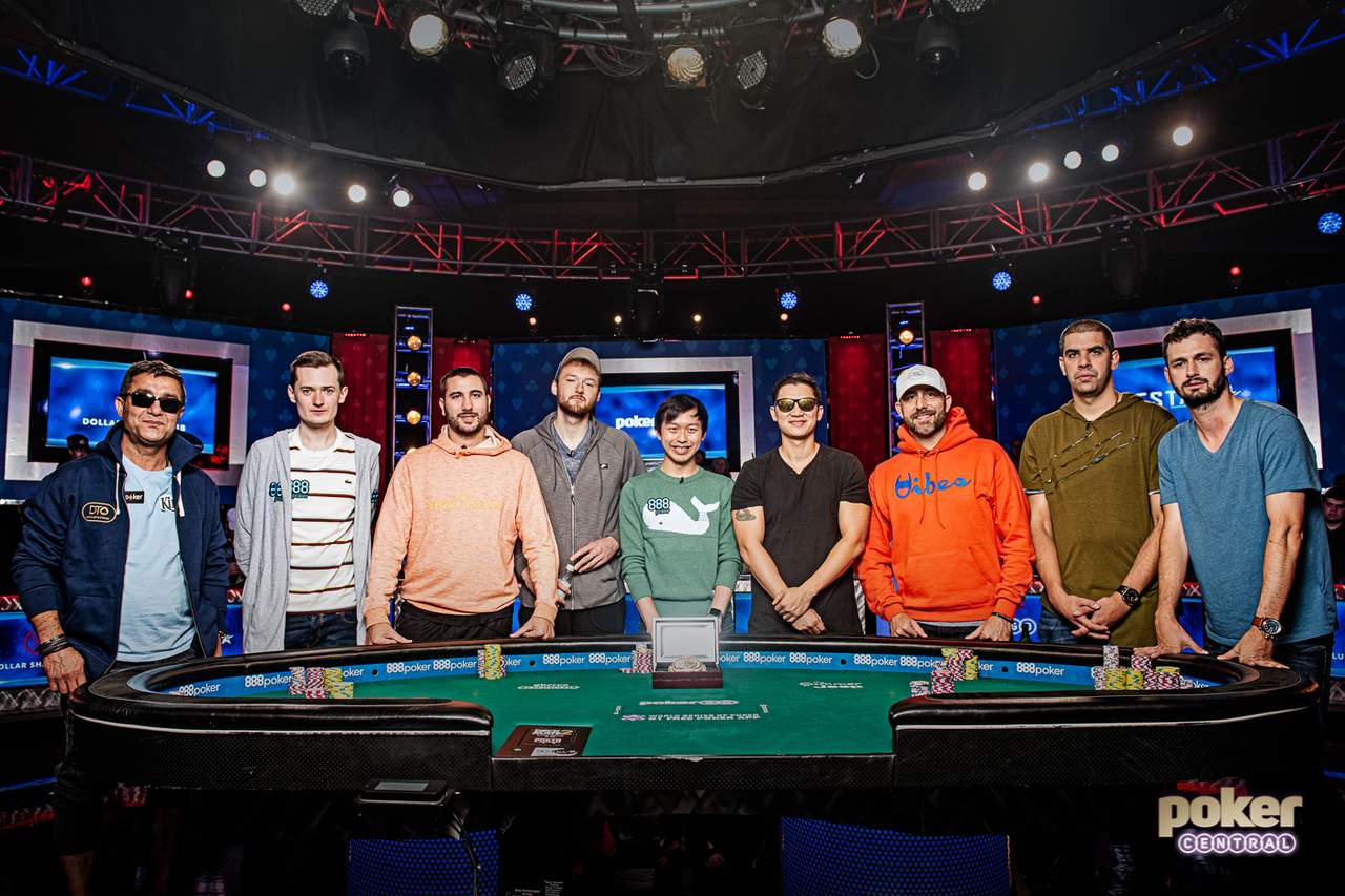 Blonde celeb at table wsop 2019 espn