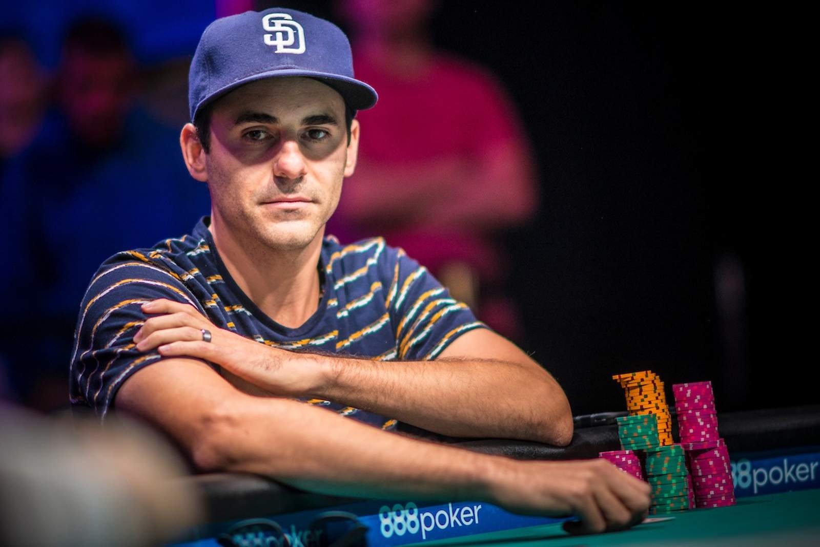 Team Martins and Leah Close Gap on Negreanu