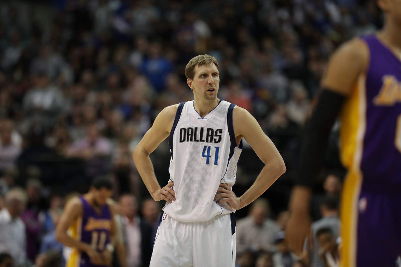 Morning Perk: Thrones, Flips, Dumb Thoughts and Non-Threats