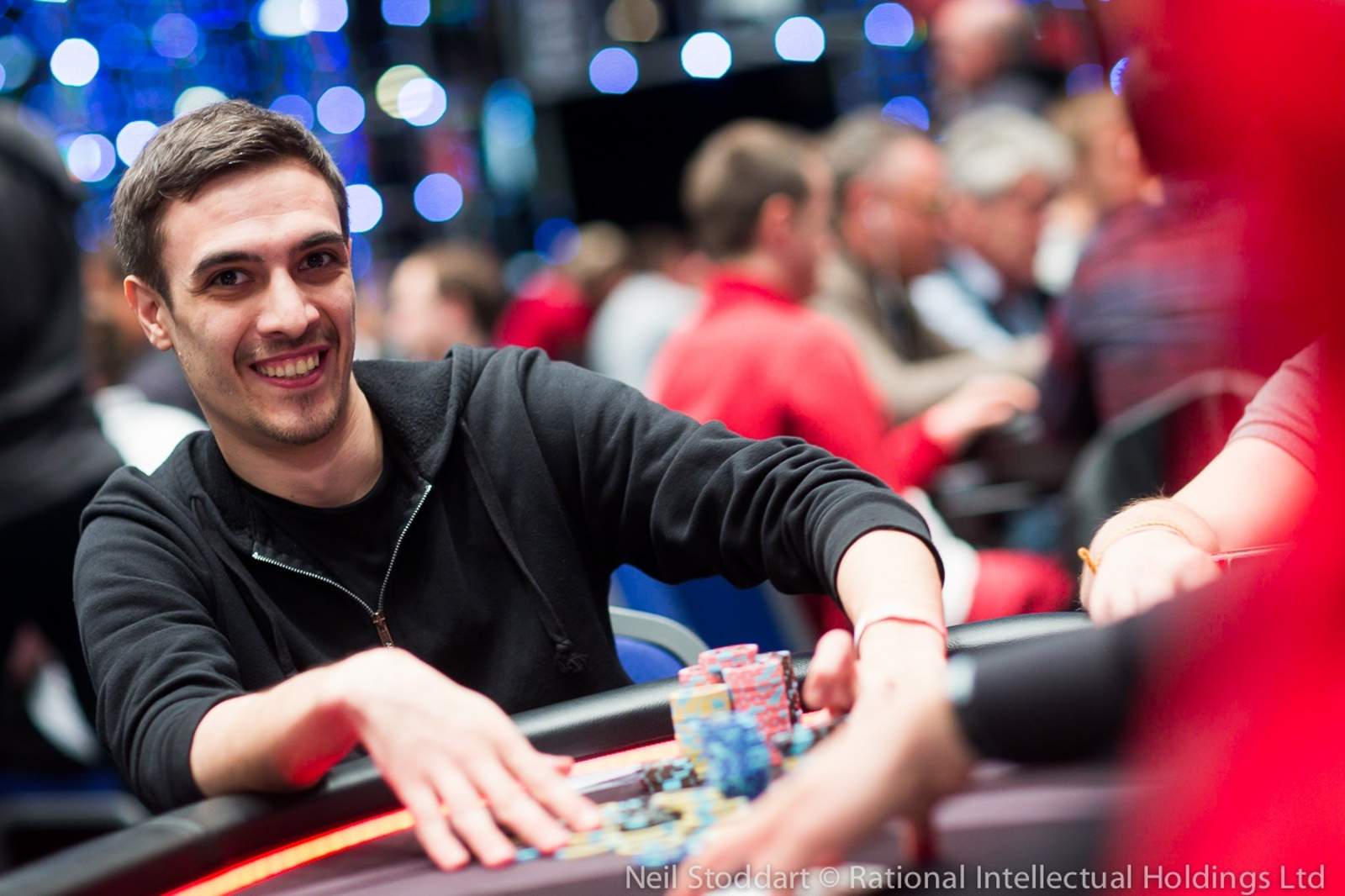 Gianluca Speranza Tops Day 1B, Main Event Draws 716 Entrants