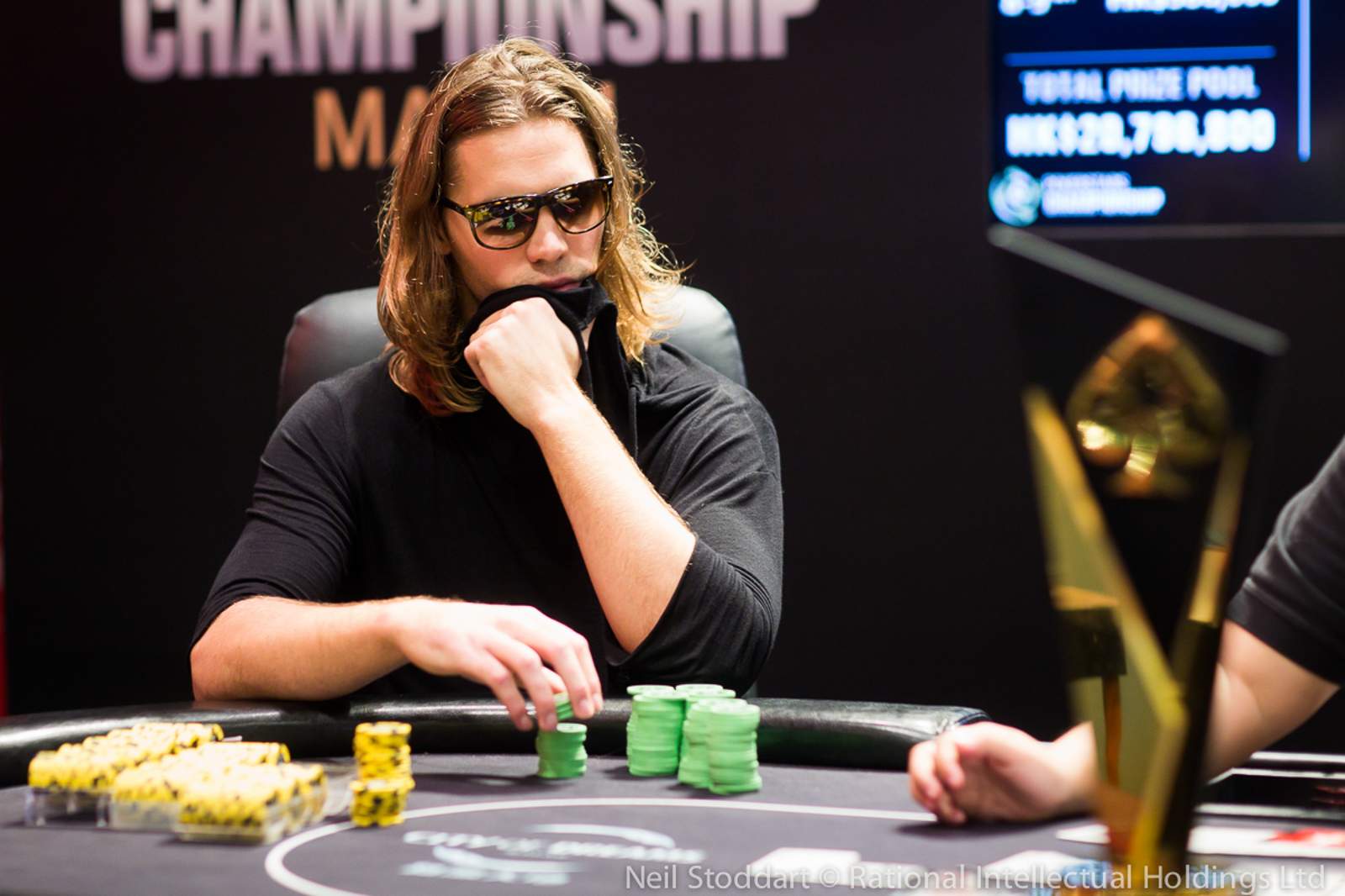 Elliot Smith Captures Macau Main Event Title