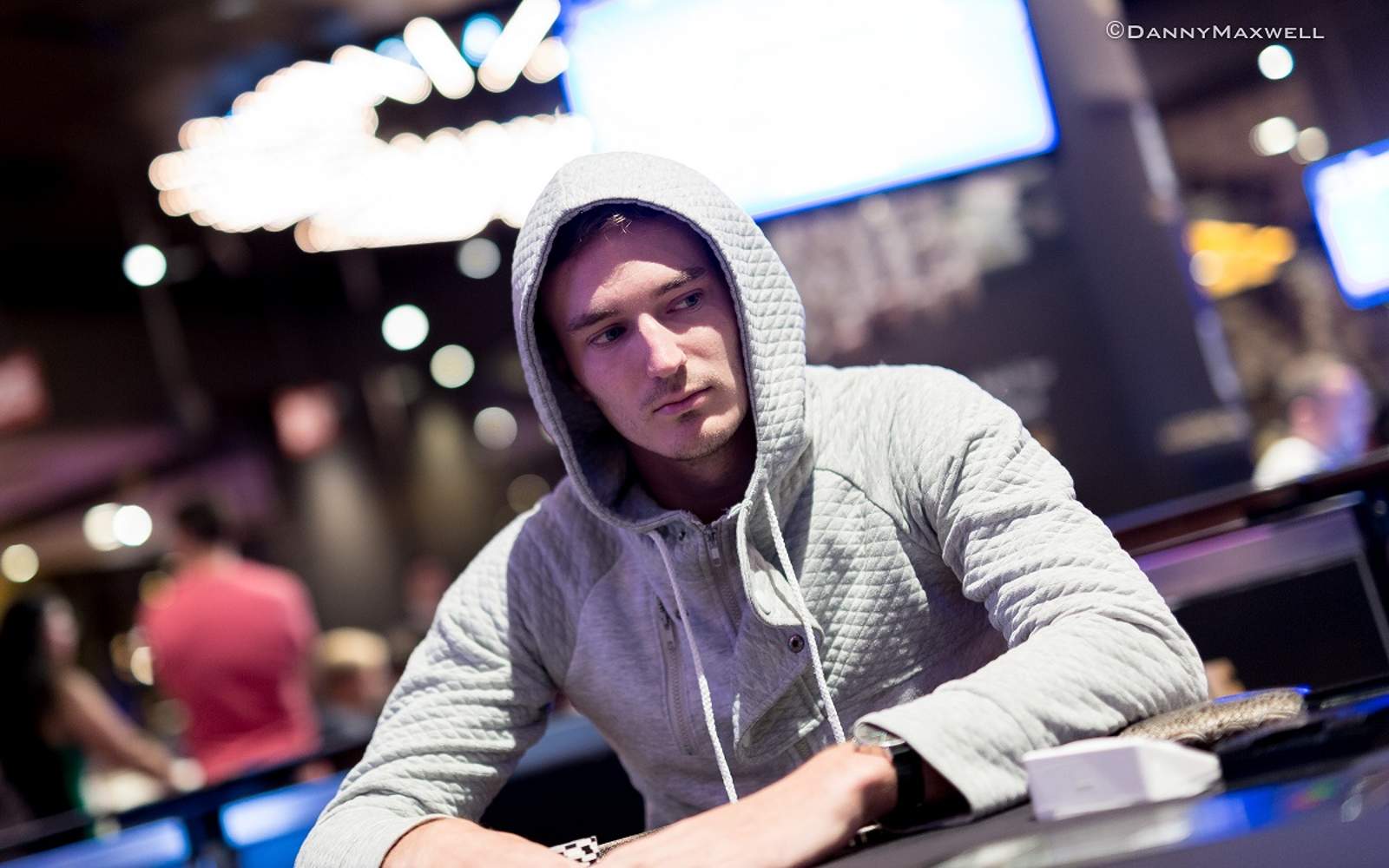 Steffen Sontheimer Tops $100K, Tony Mladenovski Leads Main Day 1C