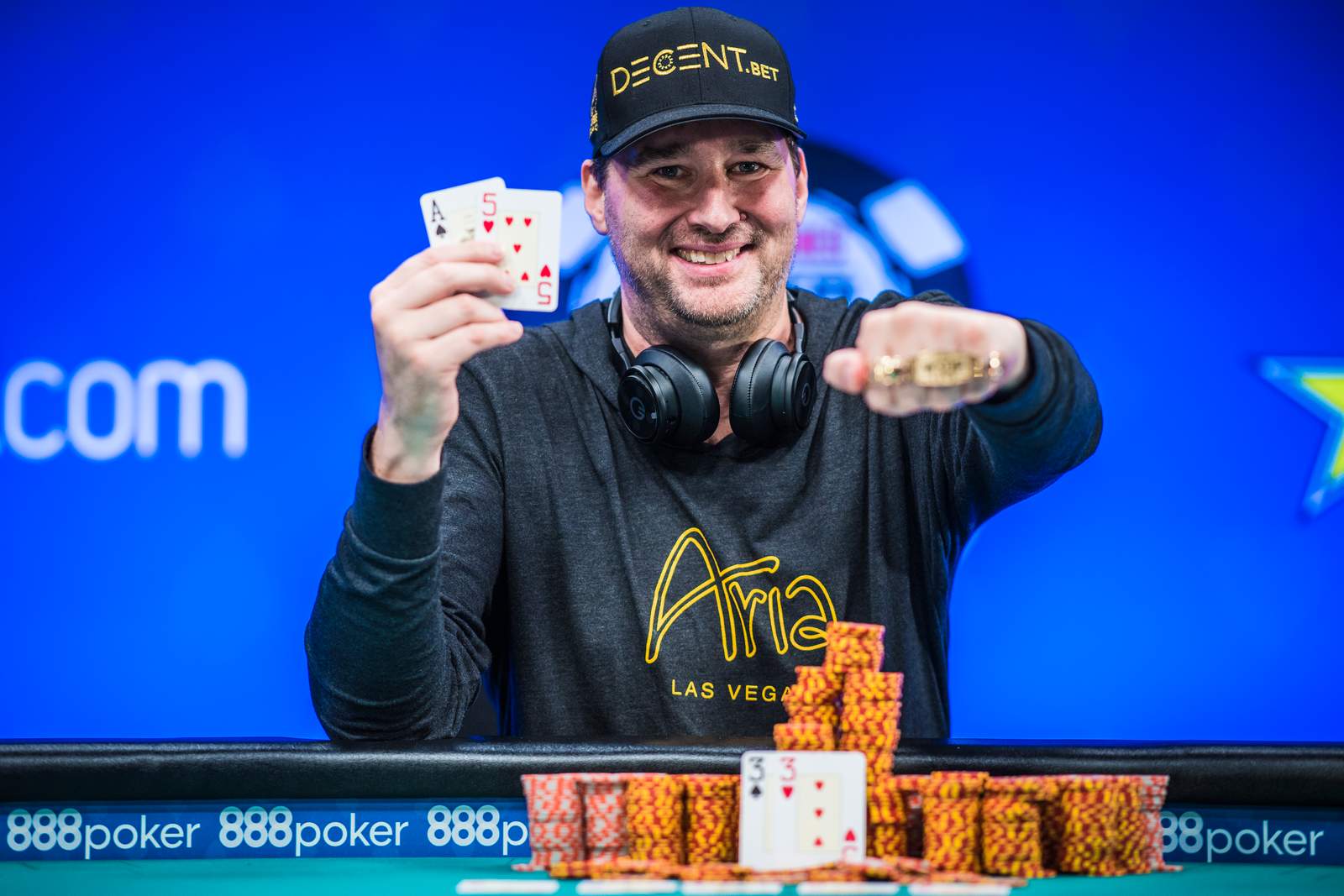 Rewatch Phil Hellmuth Win World Series Gold on Twitch