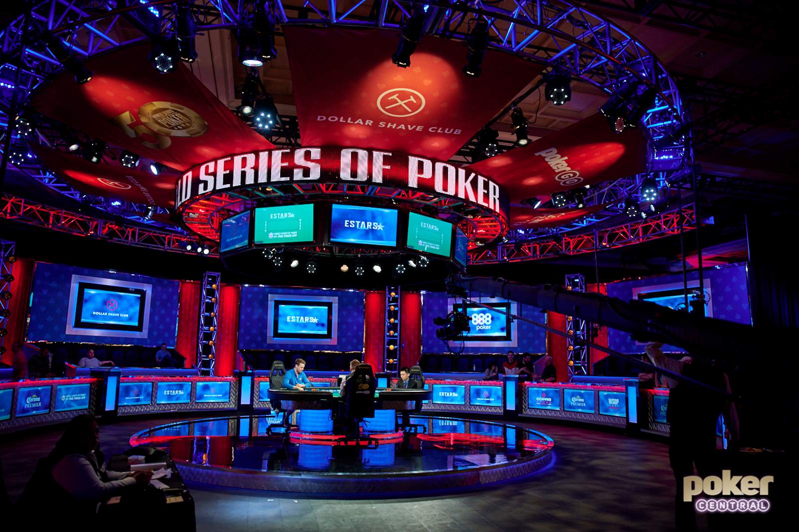 WSOP Report Day #11 - Four Bracelet Winners on Super Saturday, Robert Mizrachi Leads O8 Championship Final Six