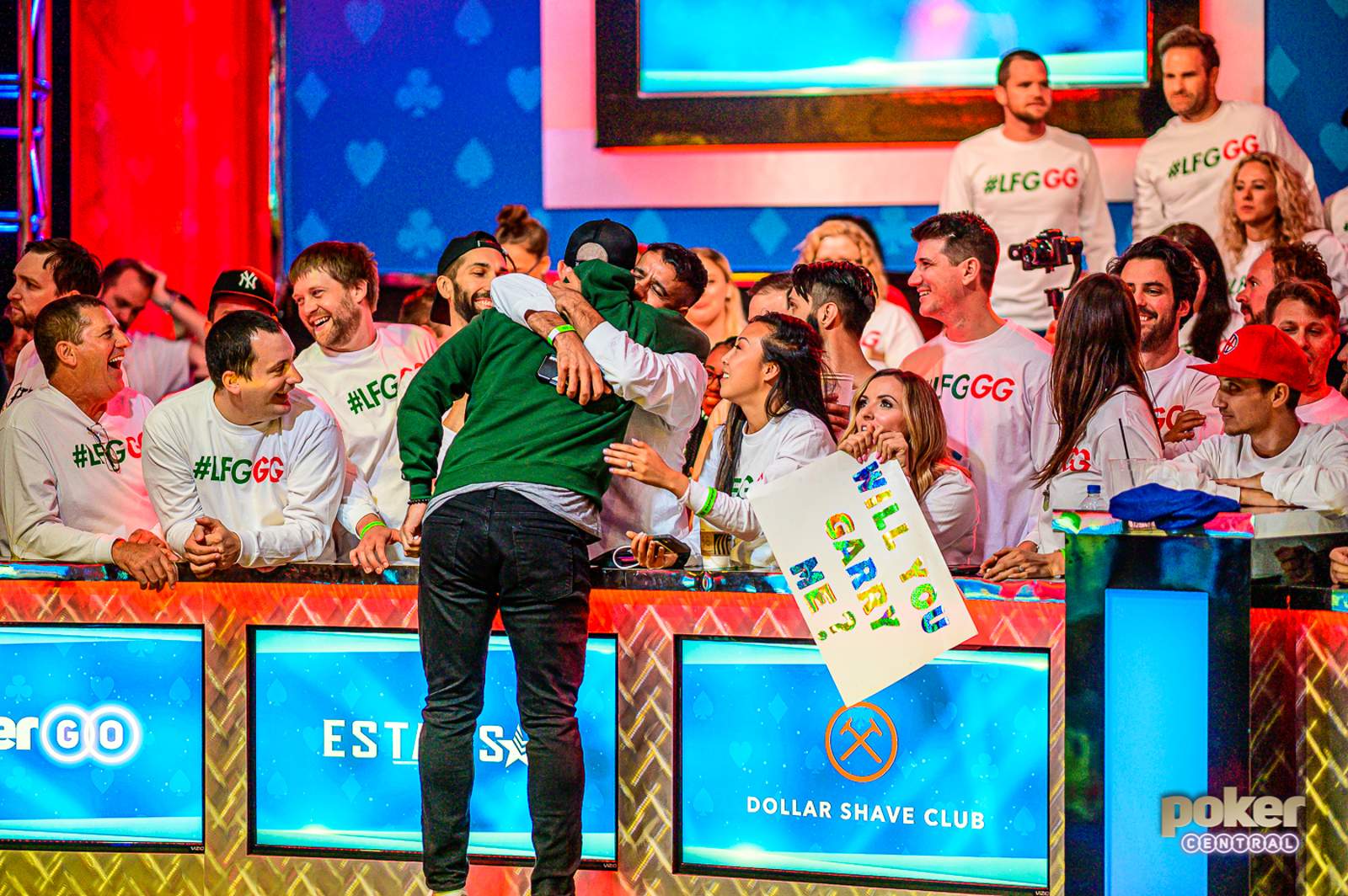 Garry Gates Stays Sane Riding a Wave of Support at the Main Event Final Table