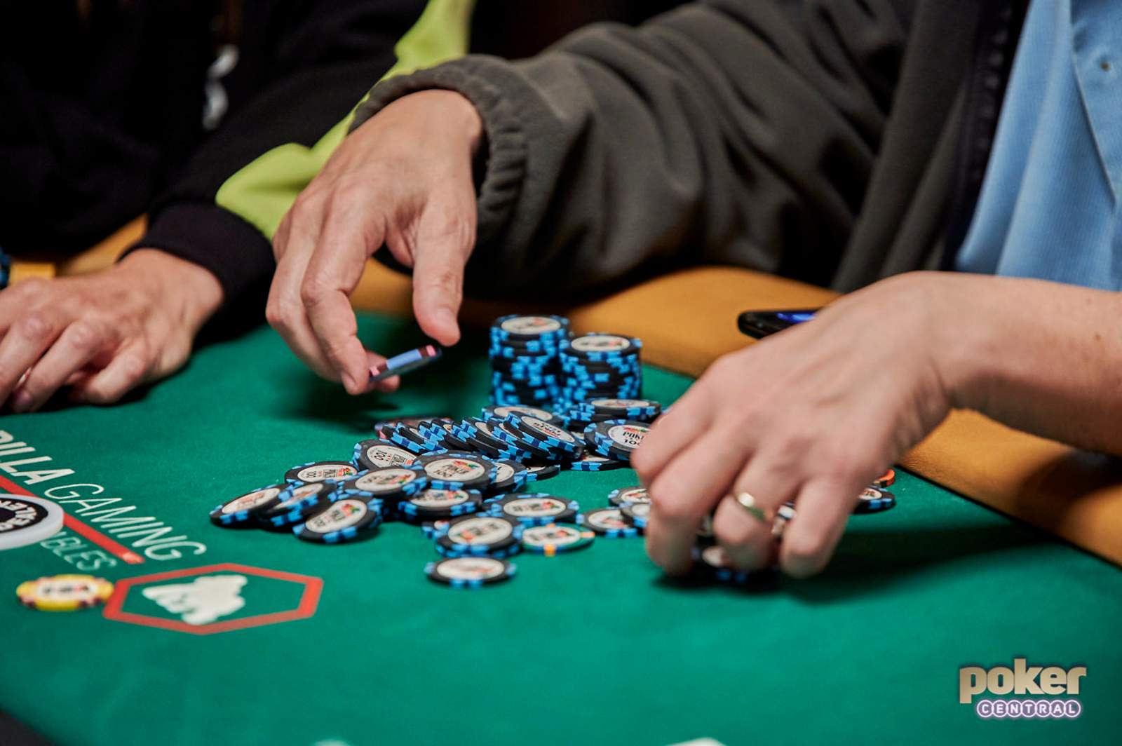 Mark Eddleman Leads, Valentin Vornicu in Top Five of Little One for One Drop After Day 1a