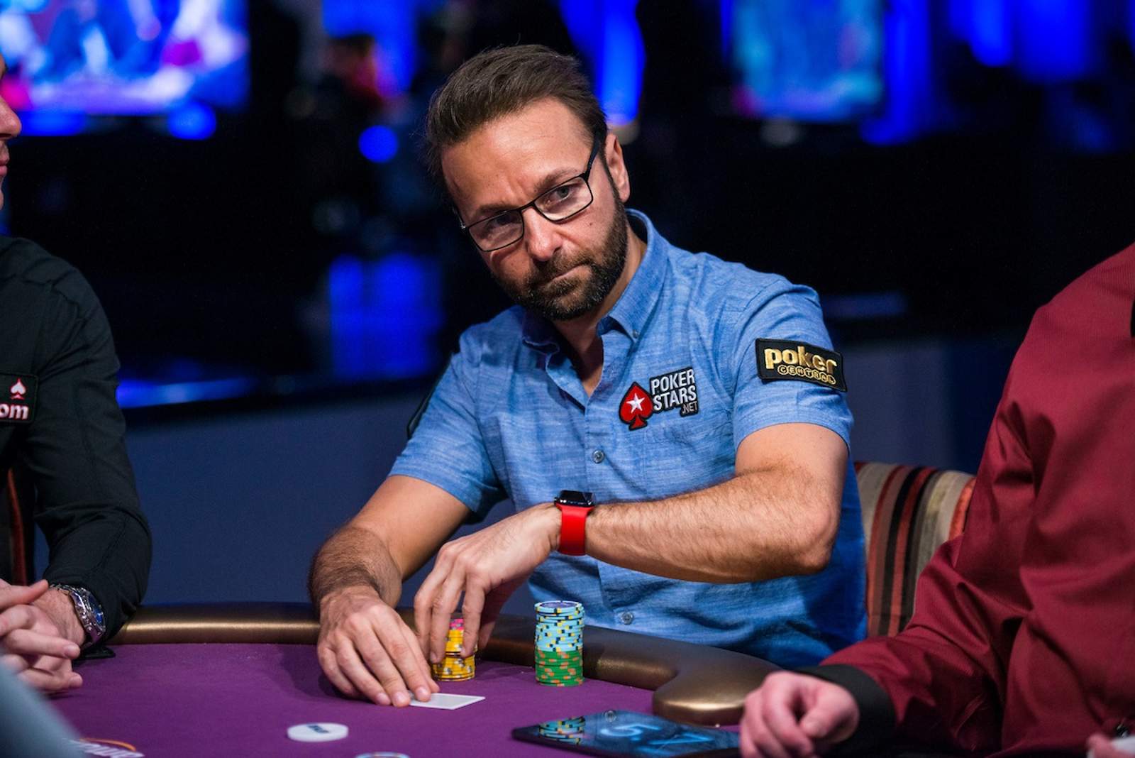 Daniel Negreanu Begins Day 3 of SHR Bowl on Feature Table