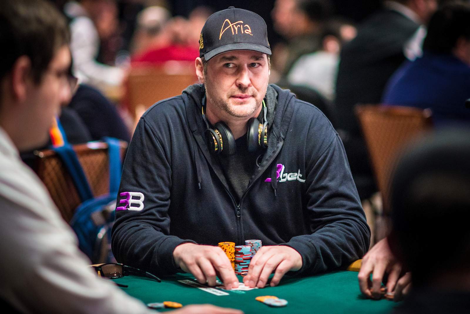 Hellmuth, "Barstool Nate" Headline Feature Tables