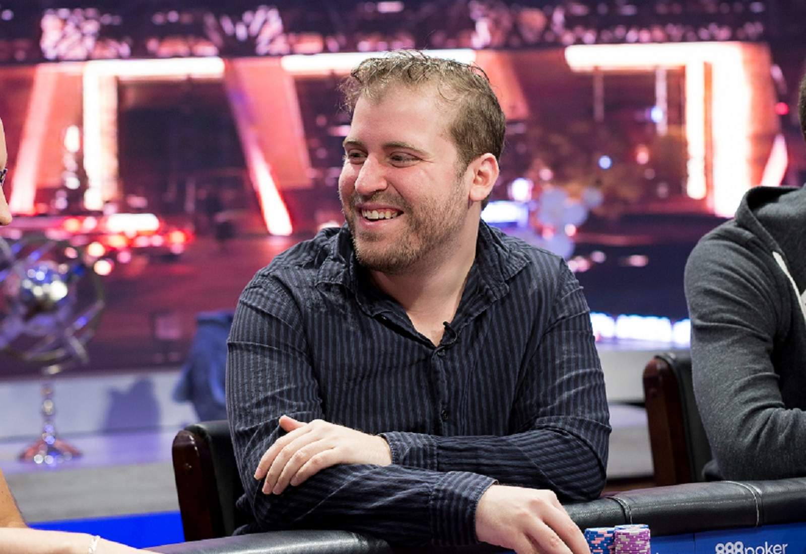 Tom Marchese Bluffs Phil Hellmuth at the Final Table