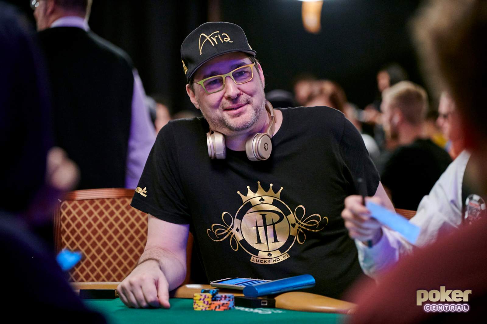 Hellmuth Blows Up and Negreanu's Terrible Dealer?